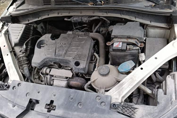 Used Roewe RX5 2018 20T Two-Wheel Drive Manual Flagship Edition Engine Bay