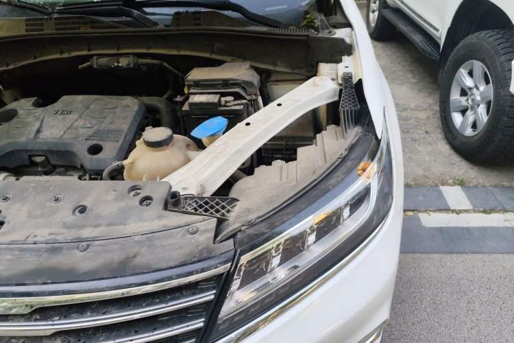 Used Roewe RX5 2018 20T Two-Wheel Drive Manual Internet Elite Edition Engine Bay Left