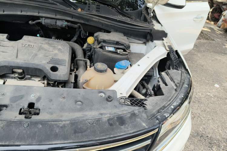 Used Roewe RX5 2018 20T Two-Wheel Drive Automatic Internet Smart Edition Engine Bay Left