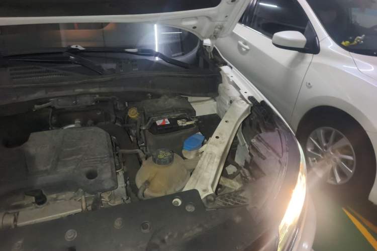 Used Roewe RX5 2018 20T Two-Wheel Drive Automatic Flagship Edition Engine Bay Left