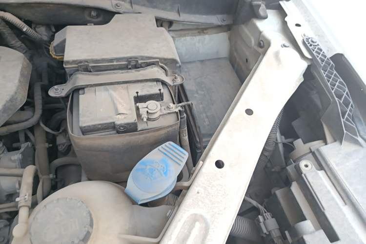 Used Roewe RX5 2018 30T Two-Wheel Drive Automatic Internet Smart Edition Engine Bay Left