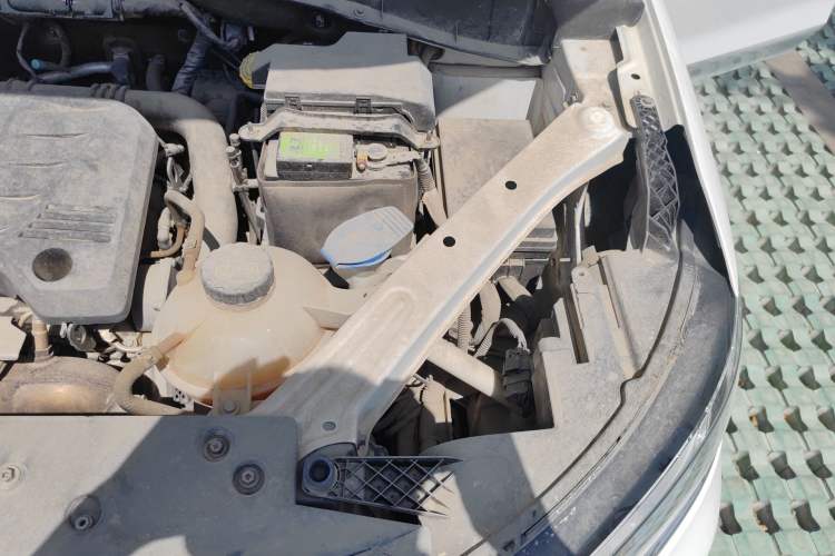 Used Roewe RX5 2018 20T Two-Wheel Drive Automatic Flagship Edition Engine Bay Left