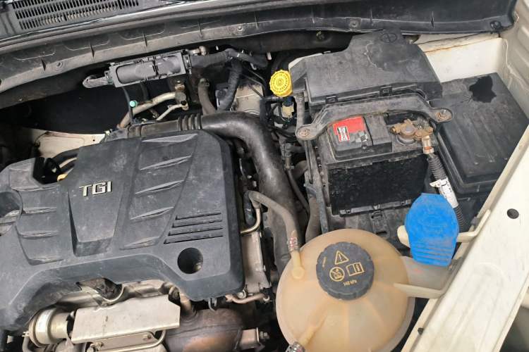 Used Roewe RX5 2018 20T Two-Wheel Drive Automatic Flagship Edition Engine Bay Left