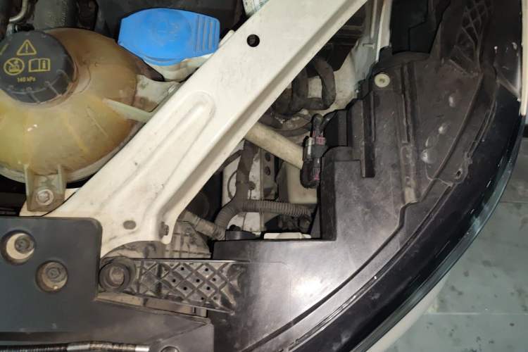Used Roewe RX5 2018 20T Two-Wheel Drive Automatic Flagship Edition Engine Bay Left
