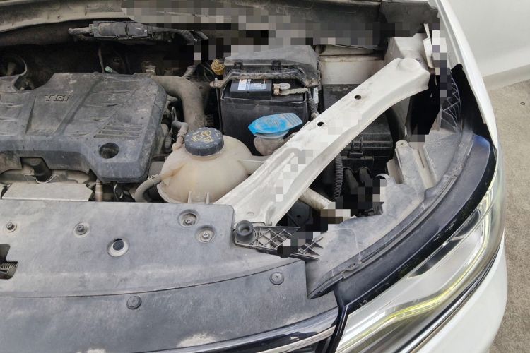 Used Roewe RX5 2018 20T Two-Wheel Drive Manual Flagship Edition Engine Bay Left