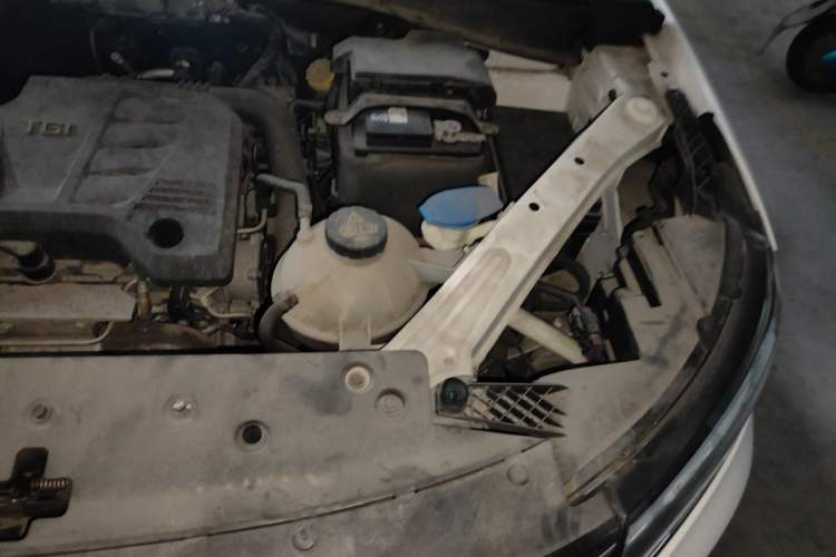Used Roewe RX5 2018 20T Two-Wheel Drive Automatic Internet Smart Edition Engine Bay Left