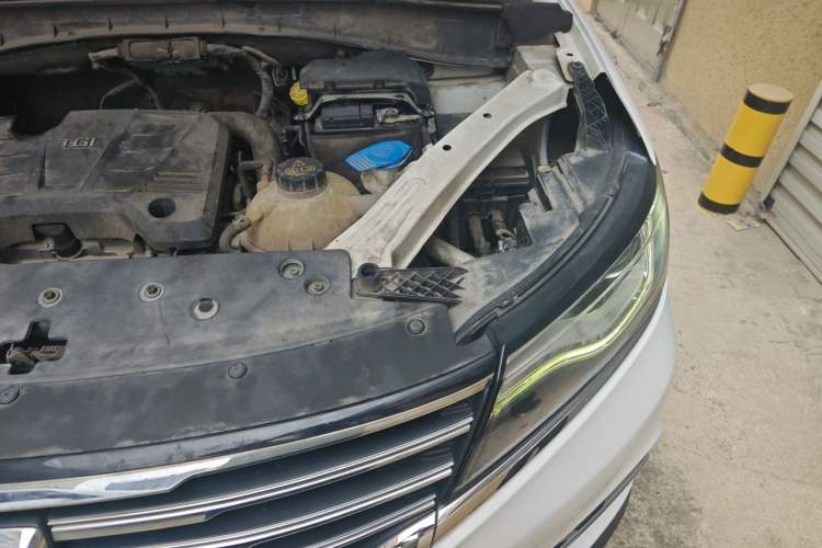 Used Roewe RX5 2018 20T Two-Wheel Drive Automatic Flagship Edition Engine Bay Left