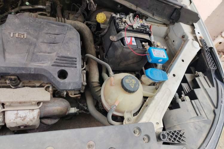 Used Roewe RX5 2018 20T Two-Wheel Drive Manual Internet Elite Edition Engine Bay Left
