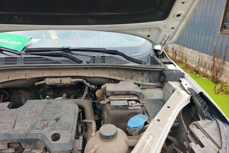Used Roewe RX5 2018 20T Two-Wheel Drive Manual Internet Smart Edition Engine Bay Left