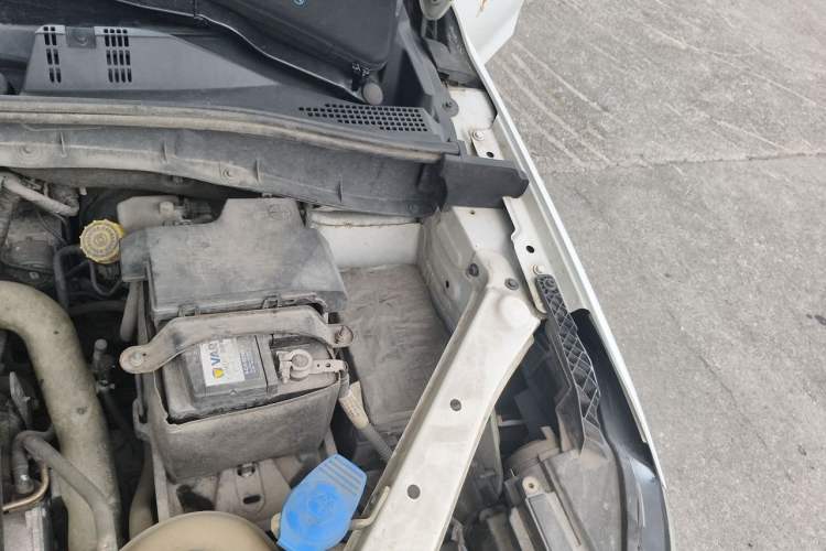 Used Roewe RX5 2018 20T Two-Wheel Drive Automatic Internet Smart Edition Engine Bay Left