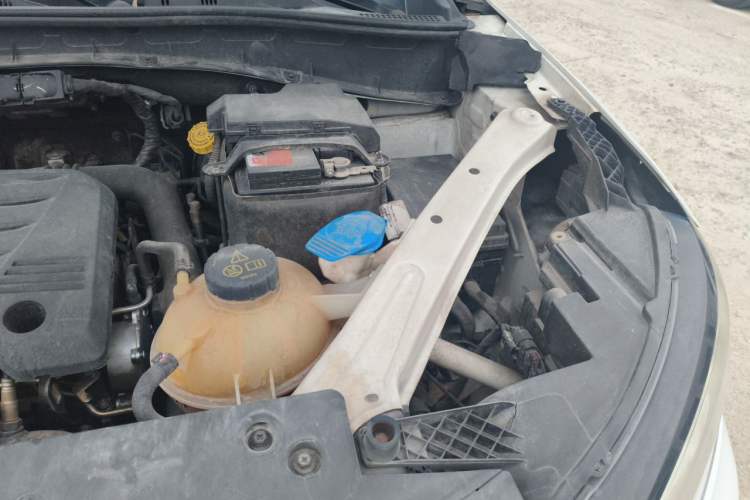 Used Roewe RX5 2018 20T Two-Wheel Drive Automatic Flagship Edition Engine Bay Left