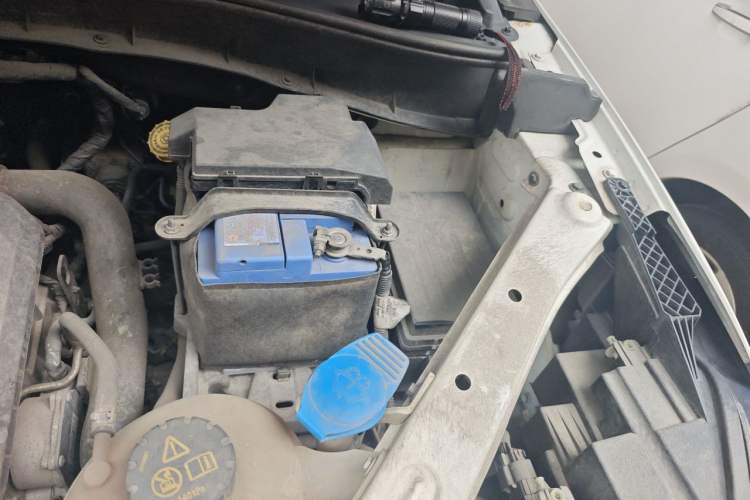 Used Roewe RX5 2018 20T Two-Wheel Drive Manual Internet Elite Edition Engine Bay Left