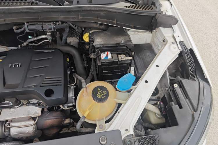 Used Roewe RX5 2018 20T Two-Wheel Drive Automatic Internet Smart Edition Engine Bay Left