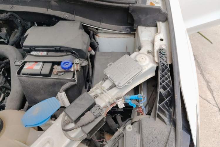Used Roewe RX5 2018 20T Two-Wheel Drive Automatic Flagship Edition Engine Bay Left