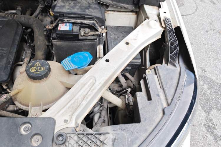 Used Roewe RX5 2018 20T Two-Wheel Drive Automatic Internet Smart Edition Engine Bay Left
