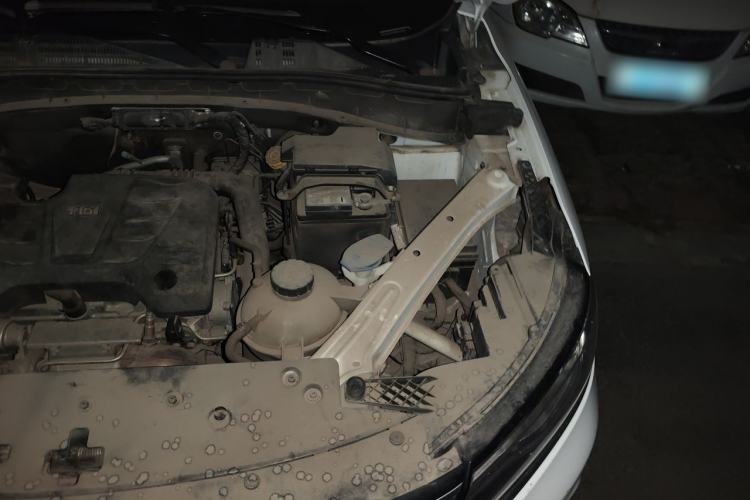 Used Roewe RX5 2018 20T Two-Wheel Drive Manual Flagship Edition Engine Bay Left