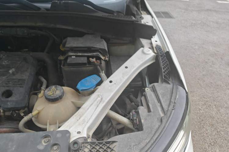 Used Roewe RX5 2018 20T Two-Wheel Drive Automatic Internet Smart Edition Engine Bay Left