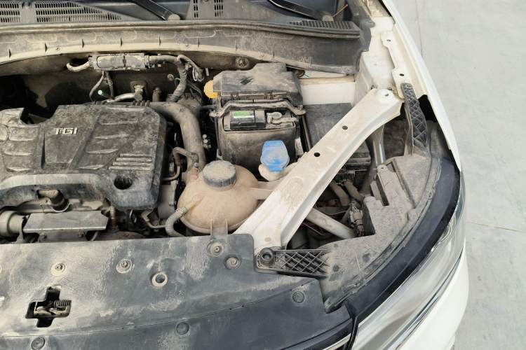 Used Roewe RX5 2018 20T Two-Wheel Drive Automatic Flagship Edition Engine Bay Left