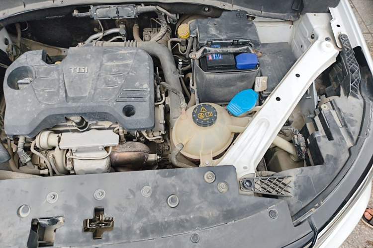 Used Roewe RX5 2018 20T Two-Wheel Drive Automatic Flagship Edition Engine Bay Left