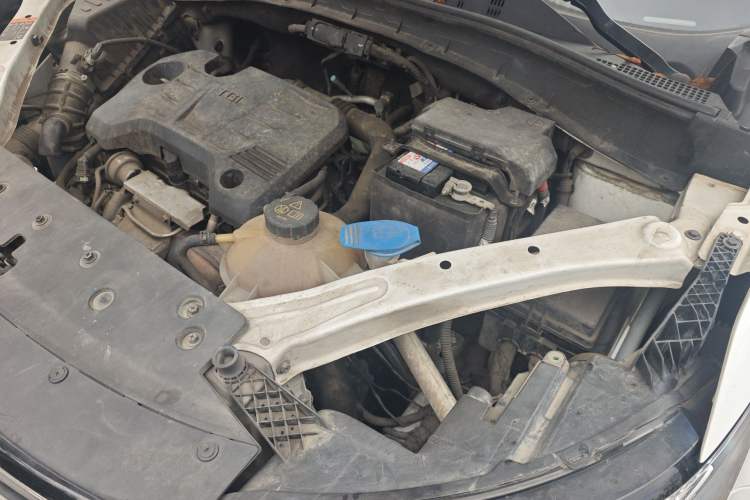 Used Roewe RX5 2018 20T Two-Wheel Drive Automatic Flagship Edition Engine Bay Left