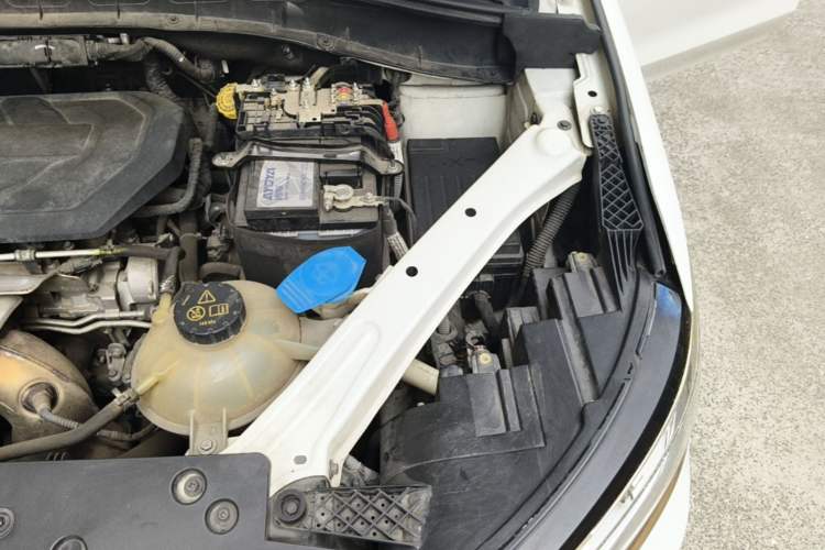 Used Roewe RX5 2018 30T Two-Wheel Drive Automatic Internet Platinum Edition Engine Bay Left