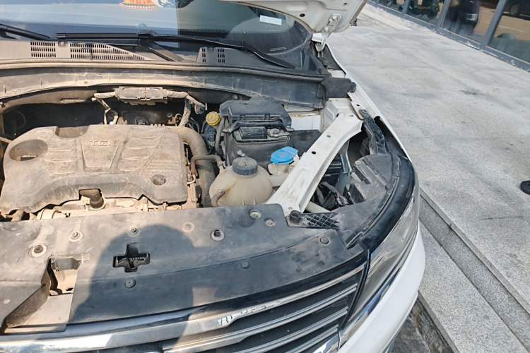 Used Roewe RX5 2018 20T Two-Wheel Drive Manual Internet Smart Edition Engine Bay Left