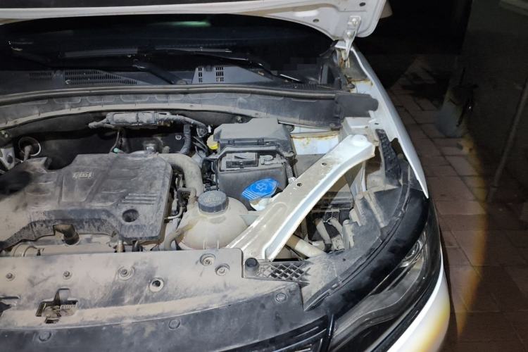Used Roewe RX5 2018 20T Two-Wheel Drive Manual Flagship Edition Engine Bay Left