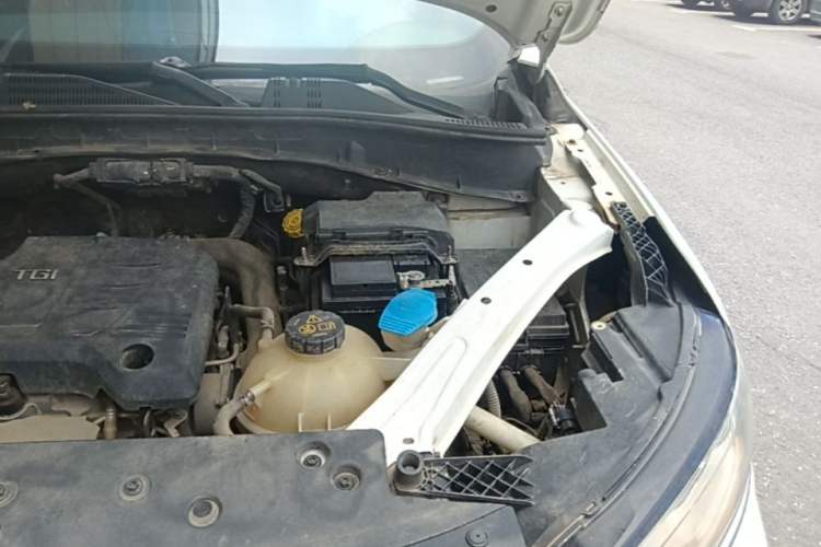 Used Roewe RX5 2018 20T Two-Wheel Drive Automatic Flagship Edition Engine Bay Left