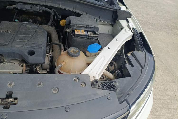 Used Roewe RX5 2018 20T Two-Wheel Drive Automatic Flagship Edition Engine Bay Left