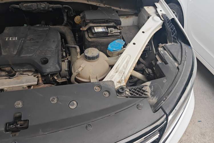 Used Roewe RX5 2018 20T Two-Wheel Drive Automatic Flagship Edition Engine Bay Left