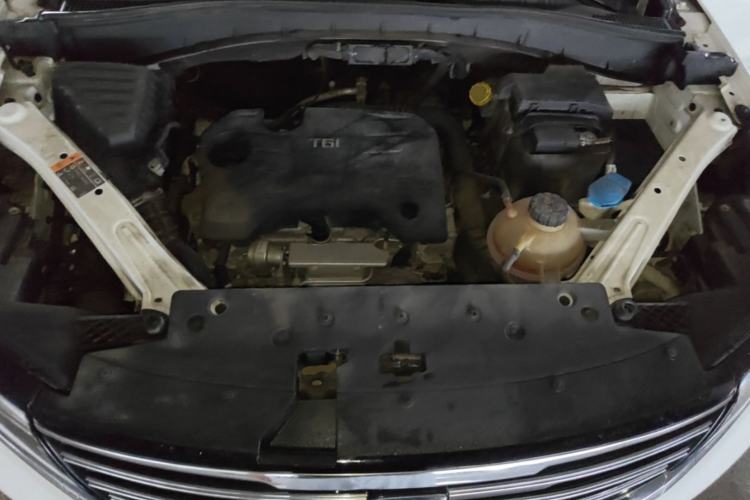 Used Roewe RX5 2018 20T Two-Wheel Drive Manual Flagship Edition Engine Bay