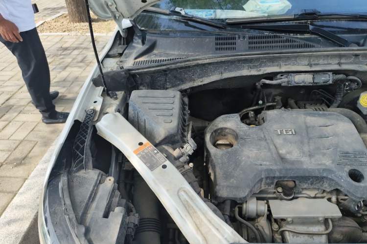 Used Roewe RX5 2018 20T Two-Wheel Drive Manual Flagship Edition Engine Bay Right