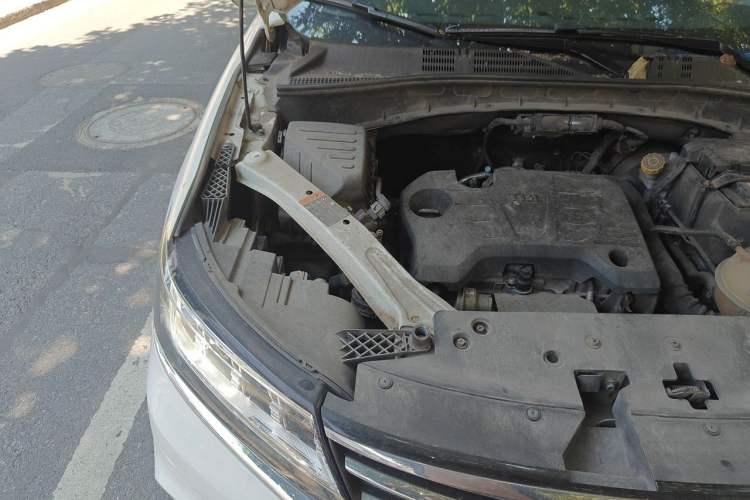 Used Roewe RX5 2018 20T Two-Wheel Drive Automatic Flagship Edition Engine Bay Right