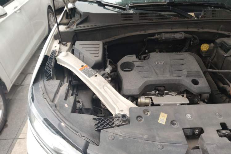 Used Roewe RX5 2018 20T Two-Wheel Drive Automatic Internet Smart Edition Engine Bay Right
