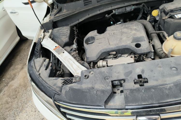 Used Roewe RX5 2018 20T Two-Wheel Drive Automatic Internet Smart Edition Engine Bay Right