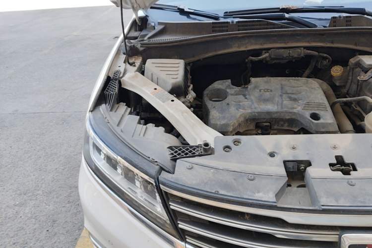 Used Roewe RX5 2018 20T Two-Wheel Drive Manual Internet Elite Edition Engine Bay Right