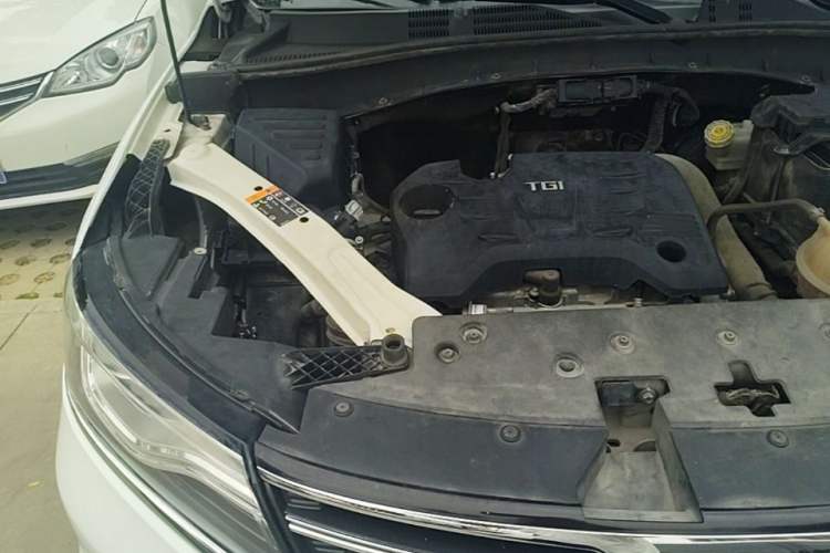 Used Roewe RX5 2018 20T Two-Wheel Drive Manual Flagship Edition Engine Bay Right