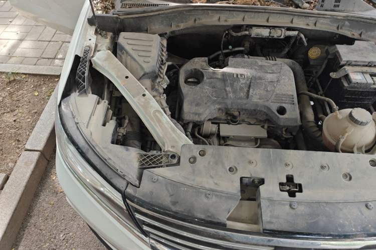 Used Roewe RX5 2018 20T Two-Wheel Drive Automatic Internet Smart Edition Engine Bay Right