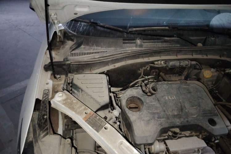 Used Roewe RX5 2018 20T Two-Wheel Drive Automatic Flagship Edition Engine Bay Right