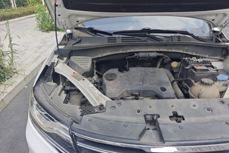 Used Roewe RX5 2018 20T Two-Wheel Drive Automatic Flagship Edition Engine Bay Right