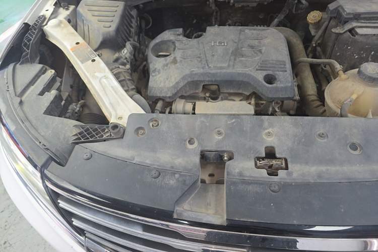 Used Roewe RX5 2018 20T Two-Wheel Drive Automatic Internet Smart Edition Engine Bay Right
