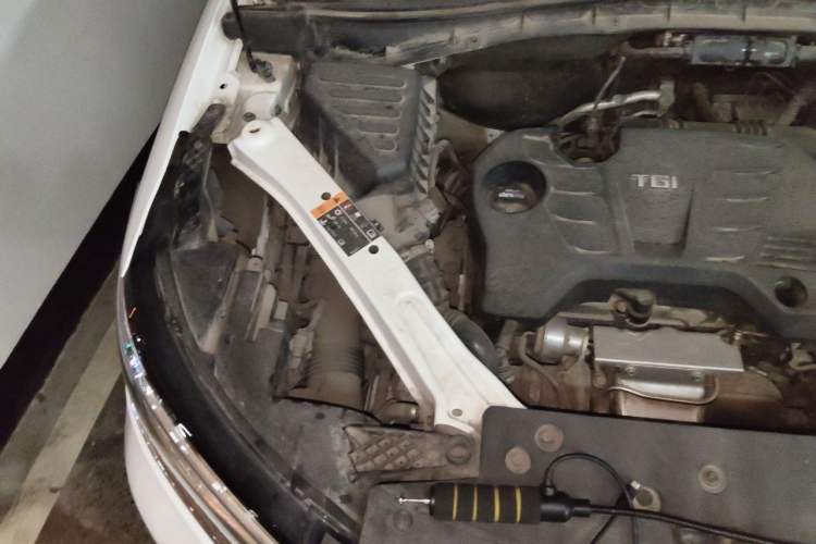 Used Roewe RX5 2018 20T Two-Wheel Drive Manual Flagship Edition Engine Bay Right