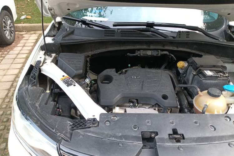 Used Roewe RX5 2018 20T Two-Wheel Drive Automatic Internet Smart Edition Engine Bay Right
