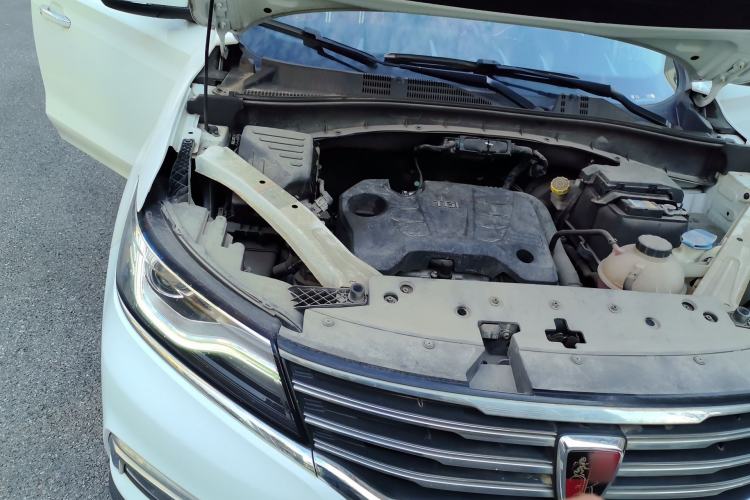 Used Roewe RX5 2018 20T Two-Wheel Drive Manual Internet Smart Edition Engine Bay Right