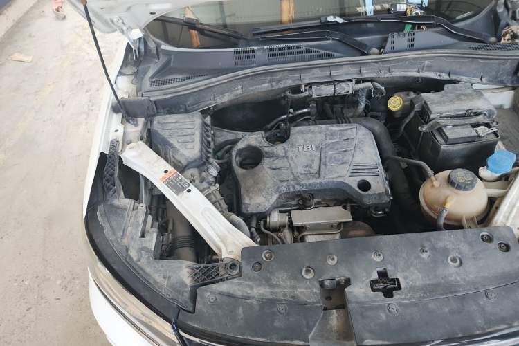 Used Roewe RX5 2018 20T Two-Wheel Drive Manual Flagship Edition Engine Bay Right