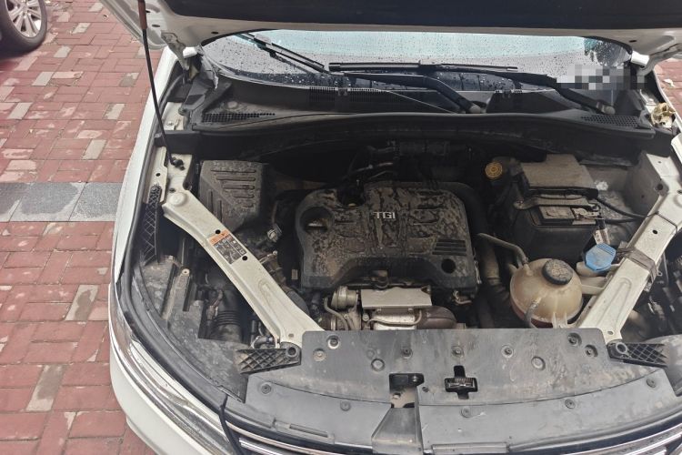 Used Roewe RX5 2018 20T Two-Wheel Drive Automatic Flagship Edition Engine Bay Right