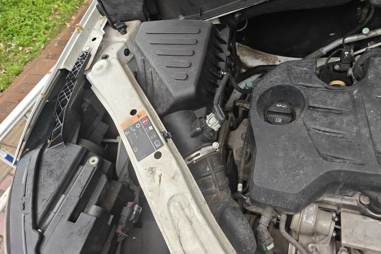 Used Roewe RX5 2018 20T Two-Wheel Drive Automatic Internet Smart Edition Engine Bay Right
