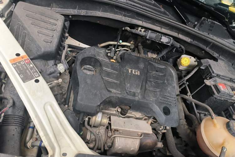 Used Roewe RX5 2018 20T Two-Wheel Drive Automatic Flagship Edition Engine Bay Right