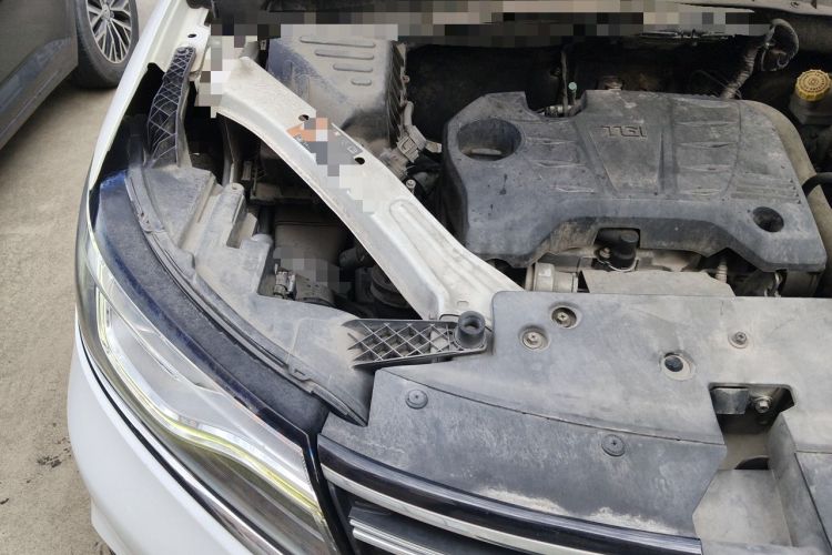 Used Roewe RX5 2018 20T Two-Wheel Drive Manual Flagship Edition Engine Bay Right
