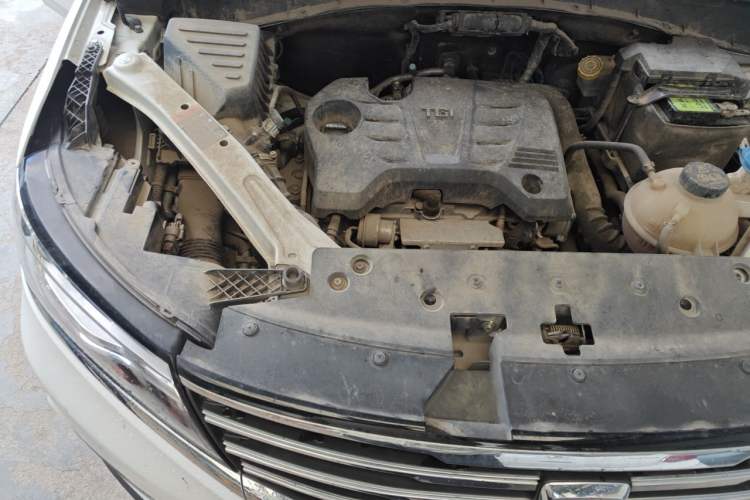 Used Roewe RX5 2018 20T Two-Wheel Drive Manual Flagship Edition Engine Bay Right